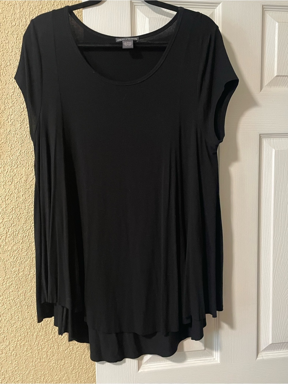 Chelsea & Theodore Black Scoop Neck Swing Tunic